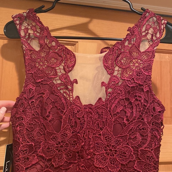 Lulu’s  Women’s Last Dance Burgundy Lace Bodycon Dress - Picture 5 of 6